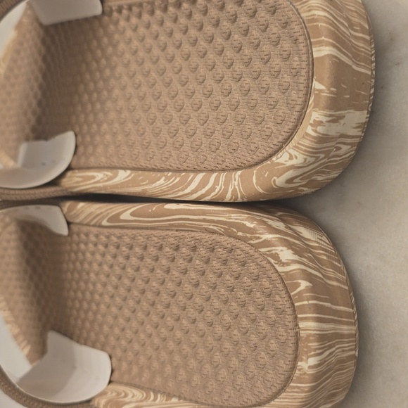 NIB Men's APL Big Logo Techloom Slides Size 12 - Picture 4 of 8